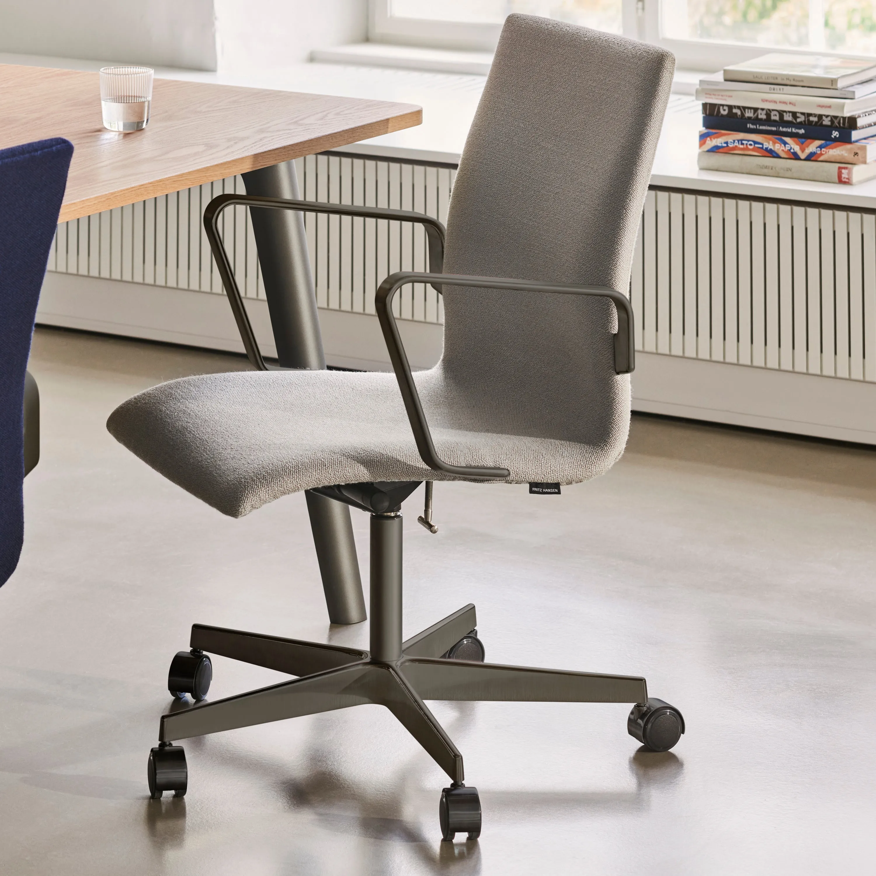Fritz Hansen Oxford™ Office Armchair Upholstered With Wheels