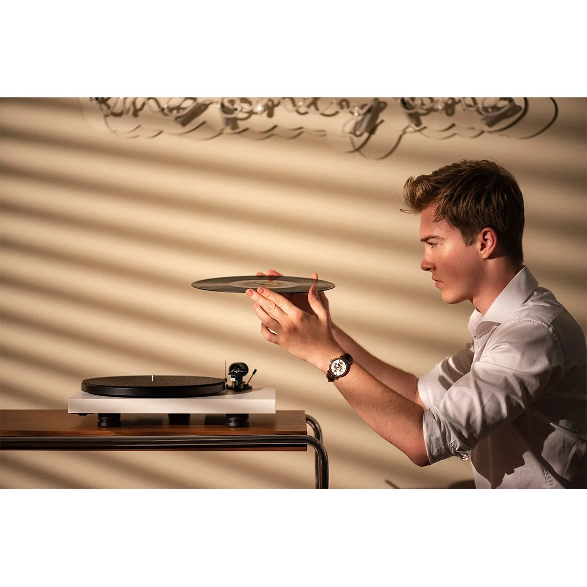 Pro-ject OPEN BOX Debut Carbon Evolution (EVO) Turntable - Gloss White - Excellent Condition