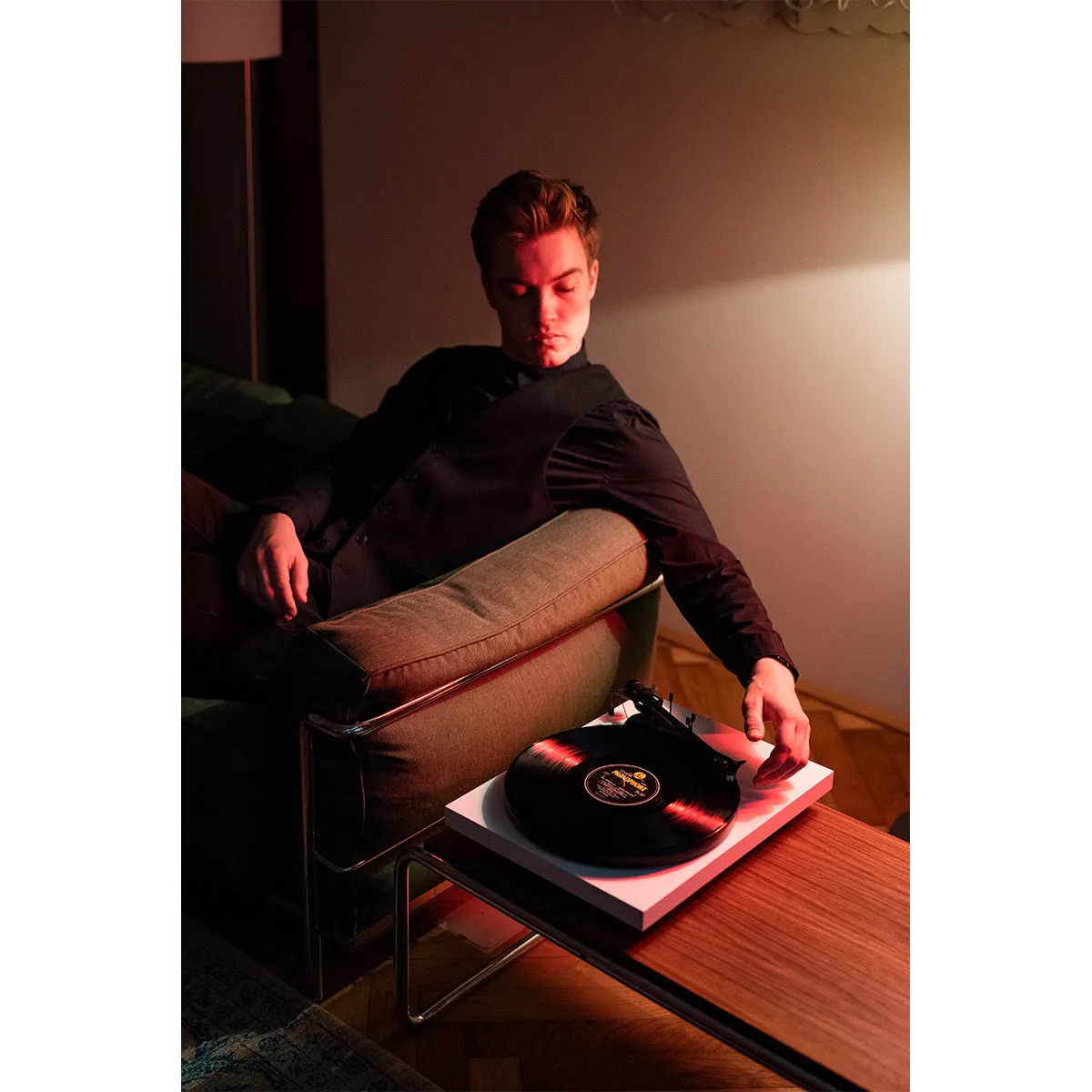 Pro-ject OPEN BOX Debut Carbon Evolution (EVO) Turntable - Gloss White - Excellent Condition