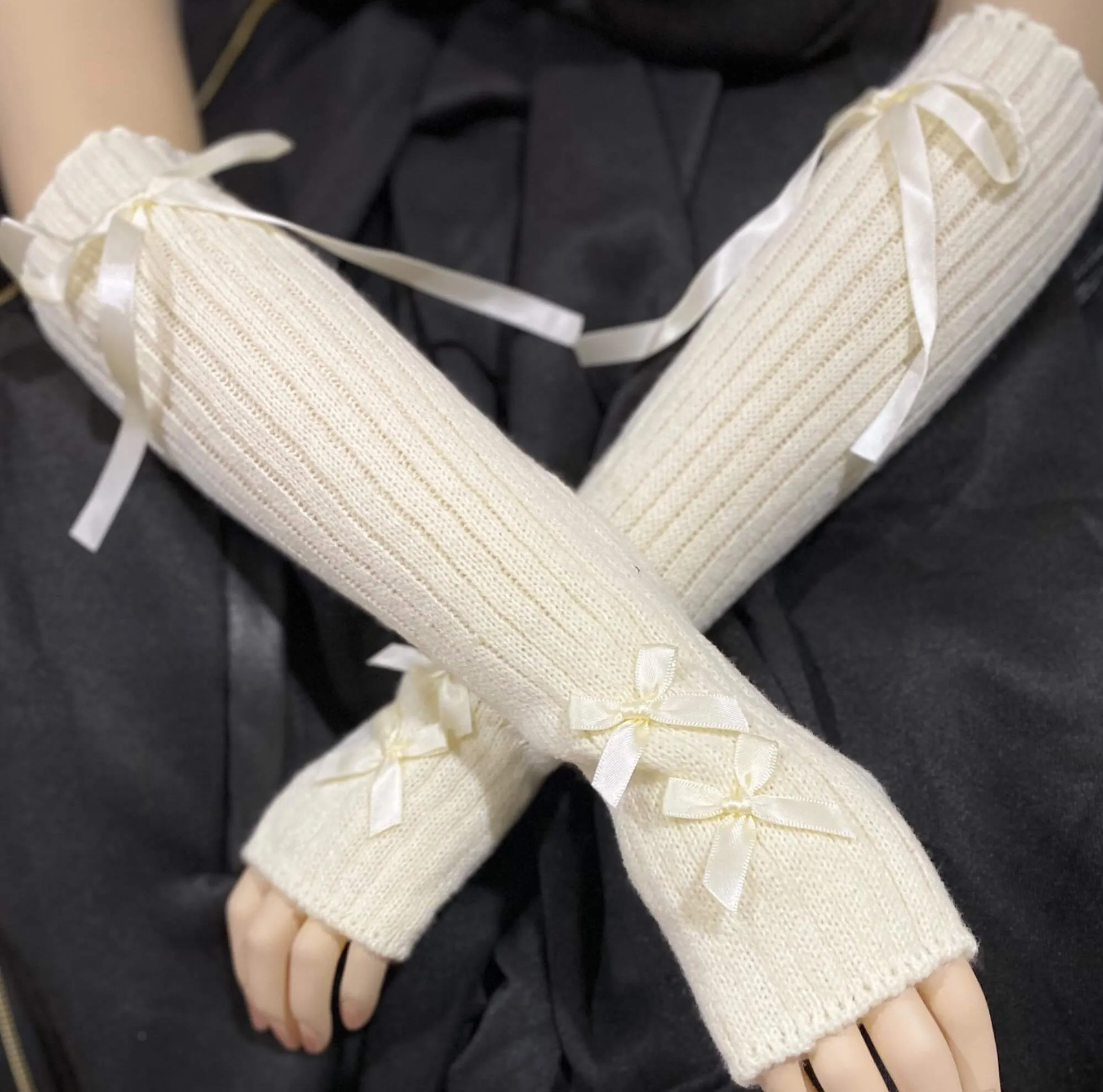 Ribbons Arm Sleeve Knit Gloves